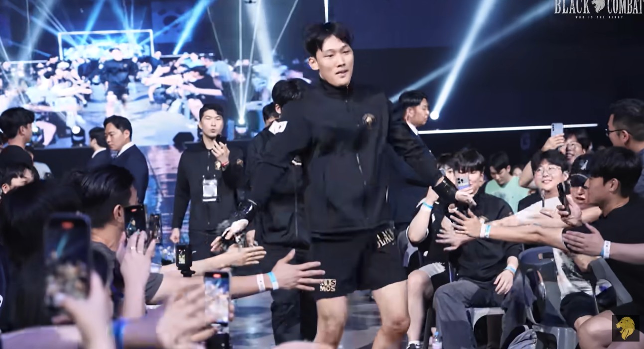 Eoh Jin Park Entrance Black Combat
