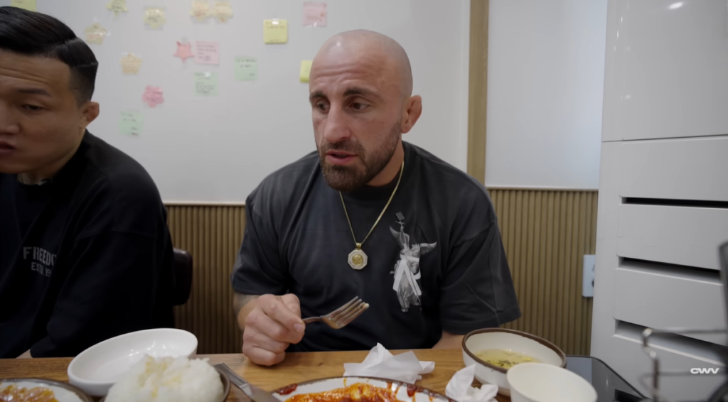 Alexander Volkanovski and Korean Zombie Eat Chicken