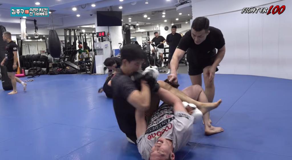 Road FC champion Tae Young Yoon training for Asian games
