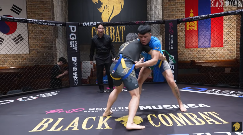 Dong Gyu Kim replaces Sung Jun Park after injury