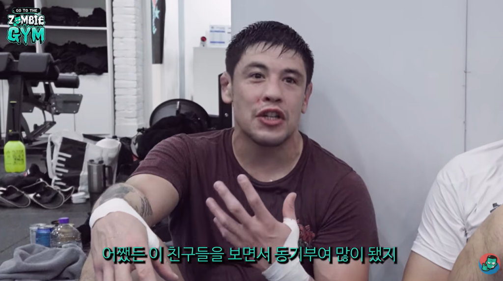 Brandon Moreno talking with Korean Zombie