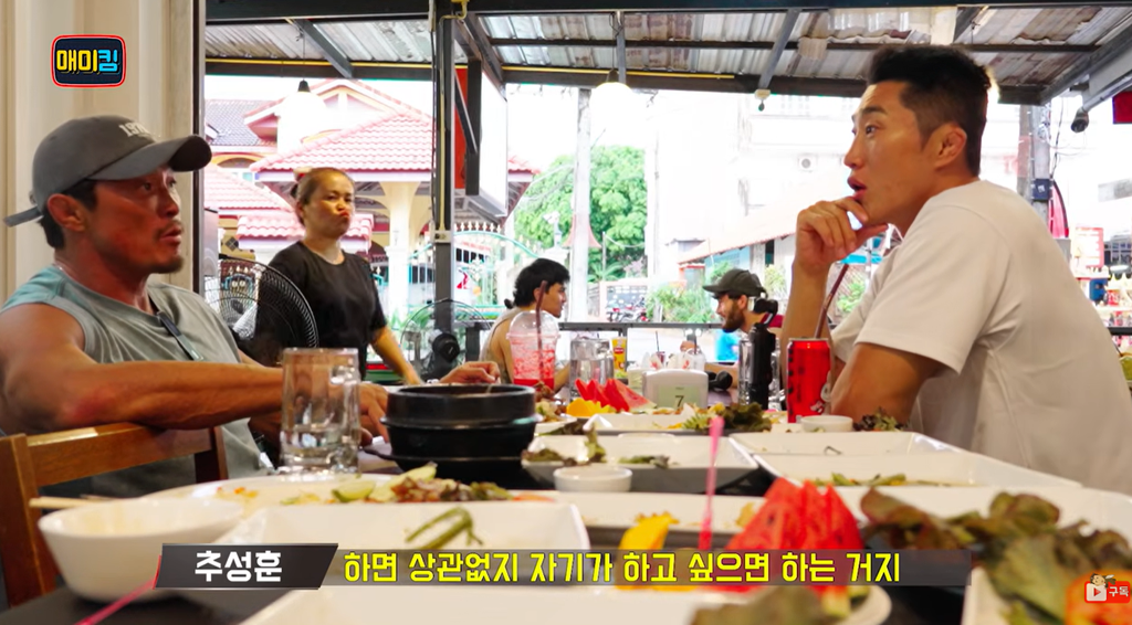 Choo Sung Hoon discussing his next potential opponent in Thailand