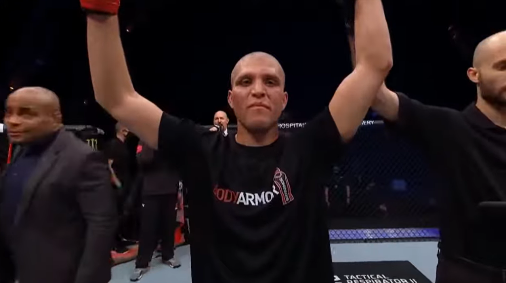 Brian Ortega defeats Koean Zombie