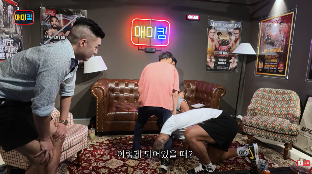 Kwon Ho Sim discussing wrestling moves with Seok Hyeon Ko